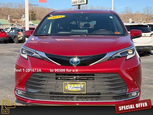 Used 2023 Toyota Sienna Platinum image 11