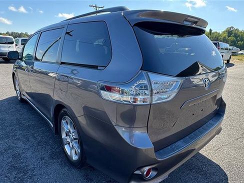 Used 2011 Toyota Sienna SE w/ Preferred Pkg FWD image 15