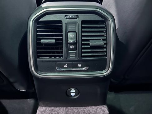 Used 2023 Porsche Macan S AWD/4WD image 29