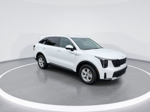 Used 2024 Kia Sorento LX FWD image 3