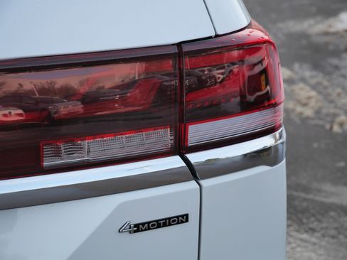 Certified 2024 Volkswagen Atlas SEL Premium R-Line image 17