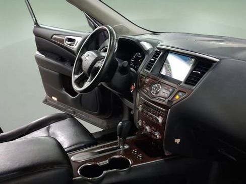 Used 2020 Nissan Pathfinder Platinum FWD image 14