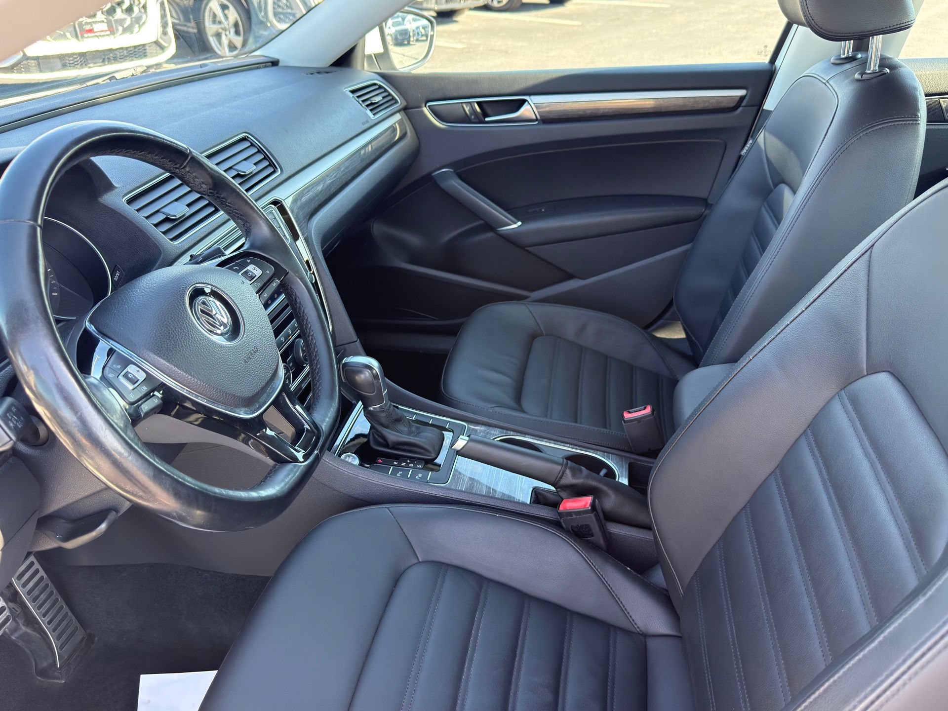 Used 2017 Volkswagen Passat 3.6 SEL Premium FWD image 8