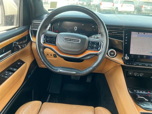 Used 2022 Jeep Grand Wagoneer Series III AWD/4WD image 21