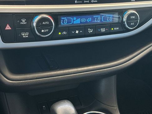 Used 2018 Toyota Highlander SE FWD image 28