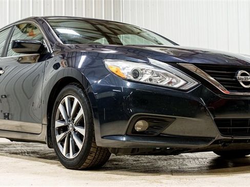 Used 2017 Nissan Altima 2.5 FWD image 1