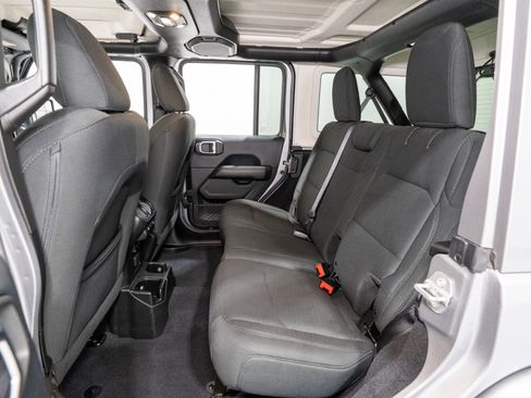 Used 2019 Jeep Wrangler Unlimited Sahara w/ LED Lighting Group image 29