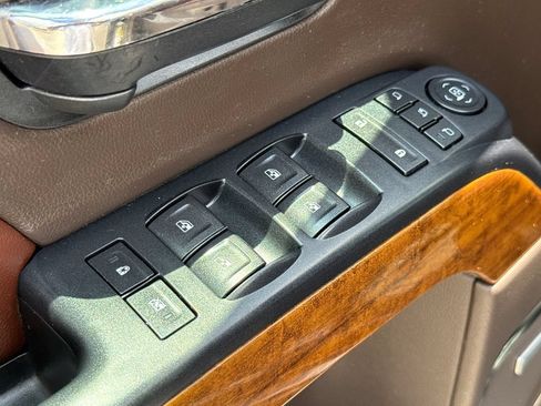 Used 2015 Chevrolet Silverado 1500 High Country w/ High Country Premium Package AWD/4WD image 20