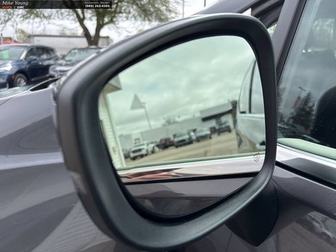 Used 2023 Chrysler Pacifica Touring-L FWD image 19