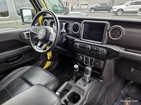 Used 2023 Jeep Wrangler Unlimited Sahara w/ Cold Weather Group AWD/4WD image 3