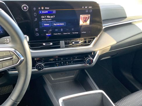 Used 2025 Chevrolet Equinox LT image 18