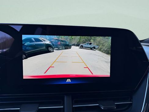 Used 2025 Chevrolet Trax RS w/ Sunroof Package FWD image 9
