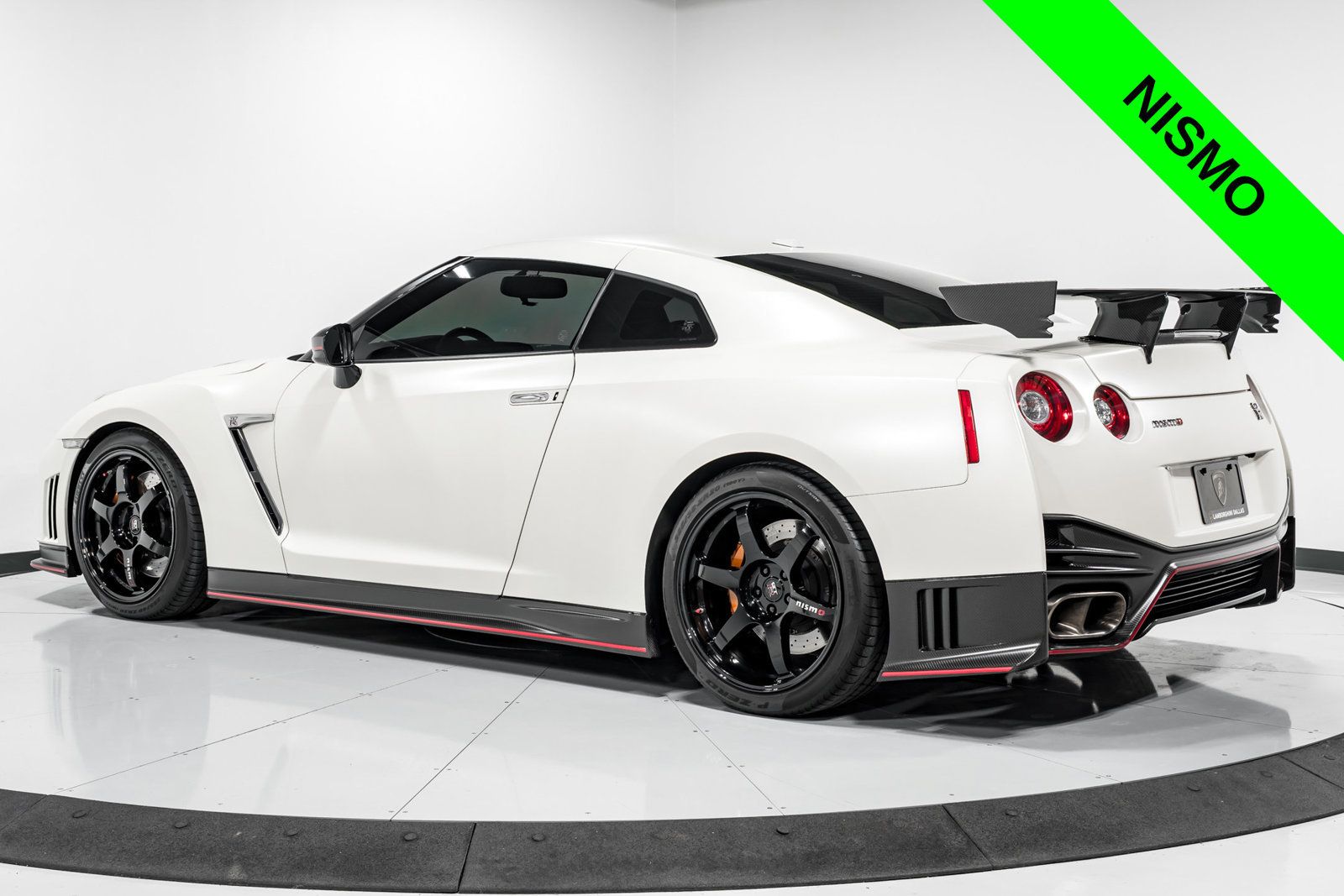 Used 2016 Nissan GT-R NISMO AWD/4WD image 6