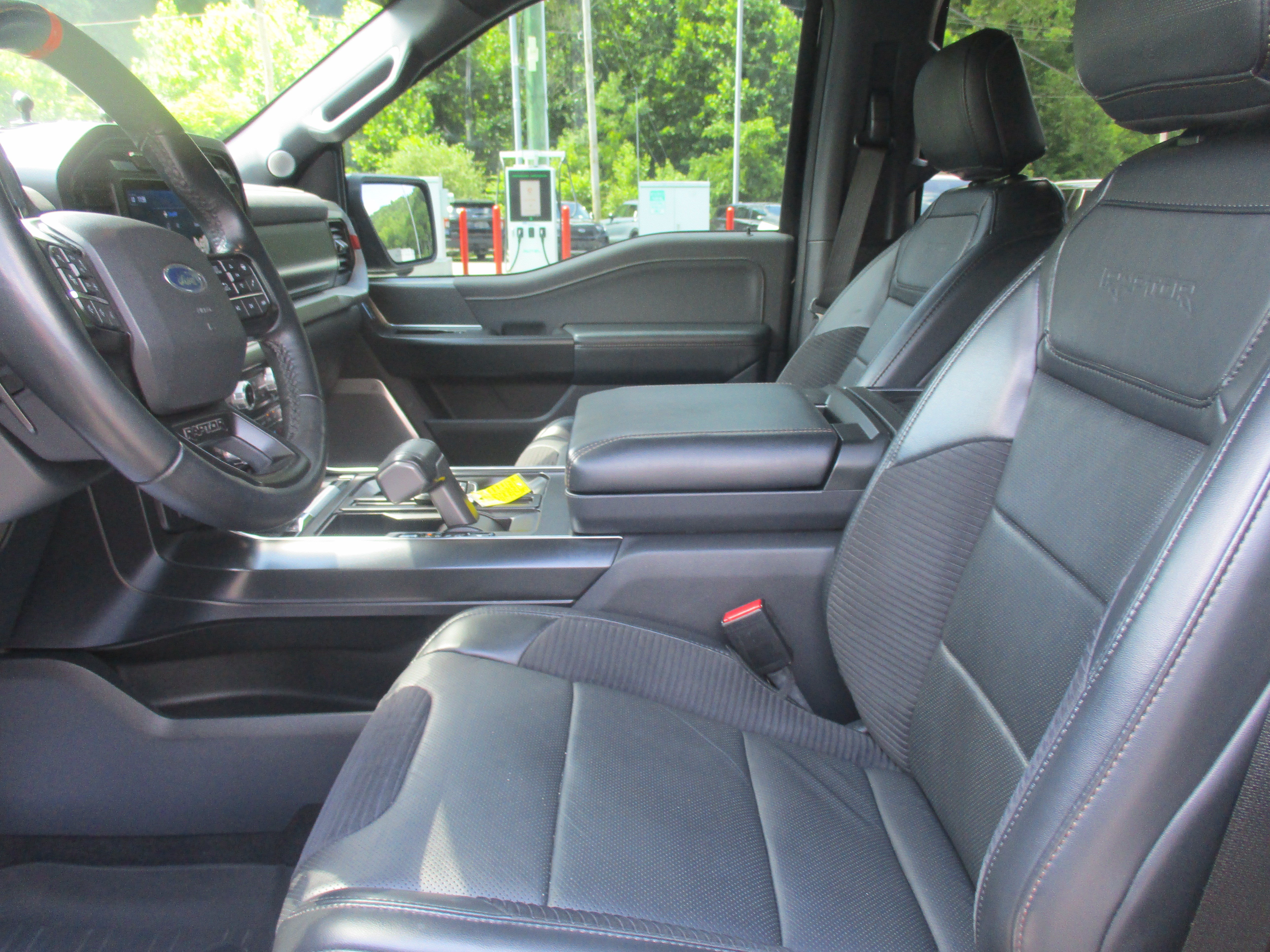 Used 2022 Ford F150 Raptor w/ Raptor 37 Performance Package AWD/4WD image 17