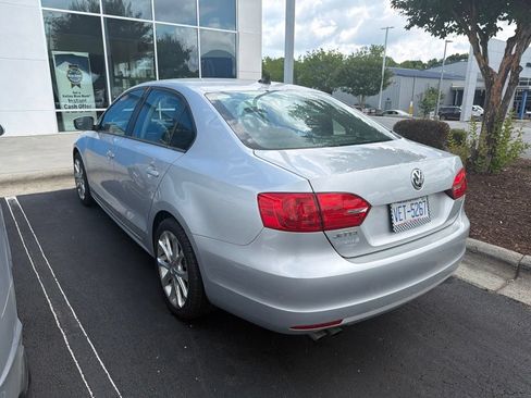 Used 2014 Volkswagen Jetta SE FWD image 2