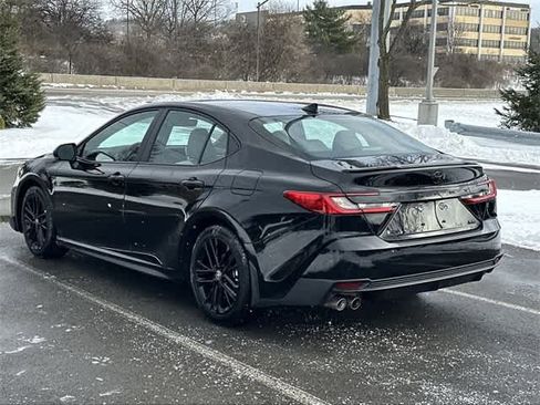 Used 2025 Toyota Camry SE image 30