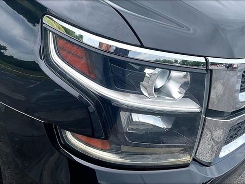 Used 2018 Chevrolet Suburban LT RWD image 32