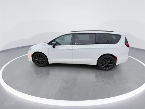 Used 2024 Chrysler Pacifica Touring-L w/ S Appearance Package image 5