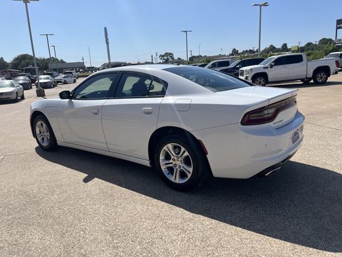 Used 2022 Dodge Charger SXT RWD image 4