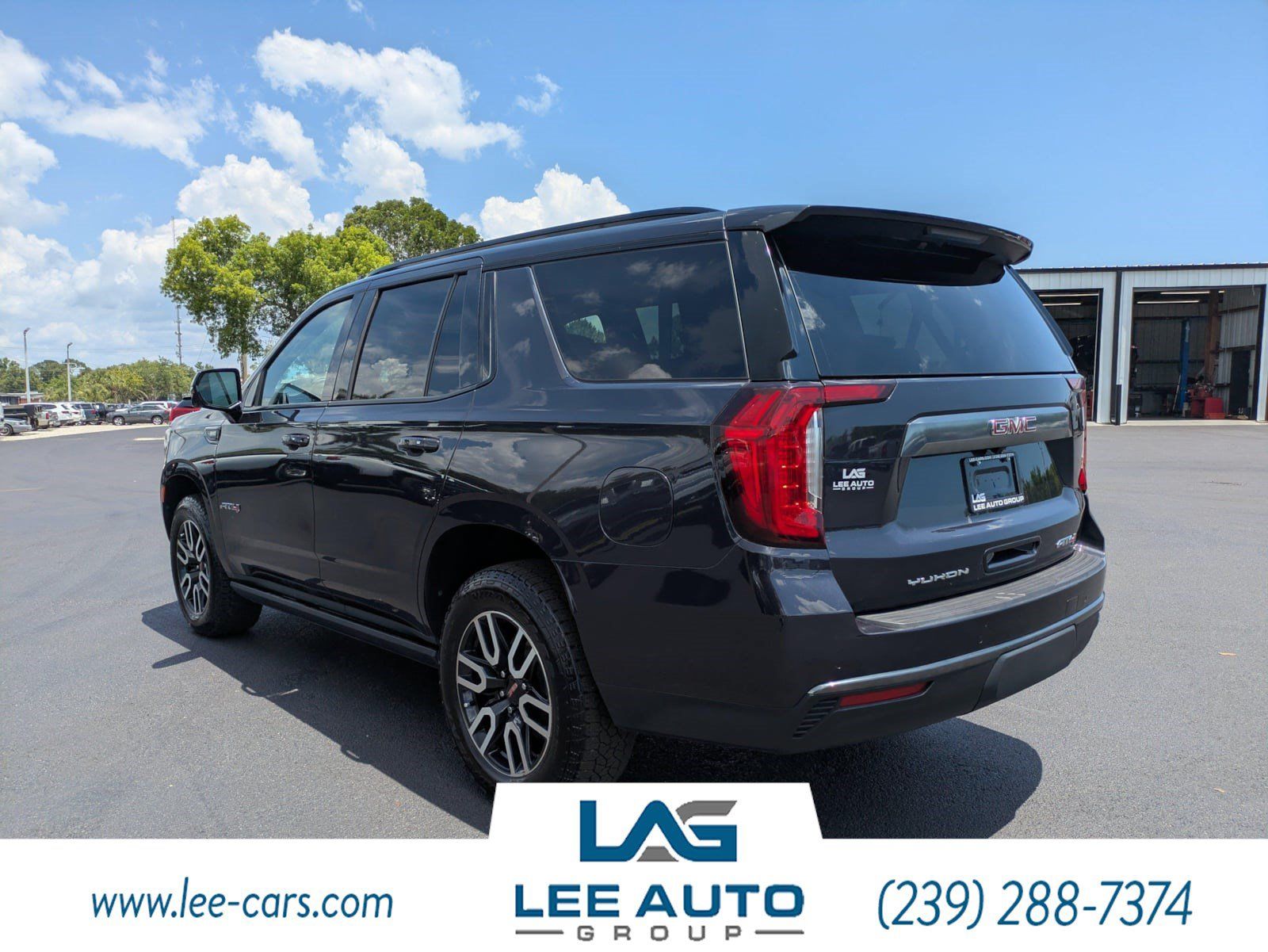 Used 2023 GMC Yukon AT4 w/ AT4 Premium Package AWD/4WD image 5