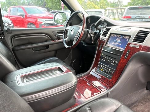 Used 2012 Cadillac Escalade Premium AWD/4WD image 18