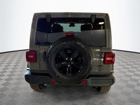 Used 2022 Jeep Wrangler Unlimited Sahara AWD/4WD image 7