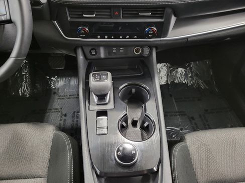 Used 2025 Nissan Rogue SV image 16