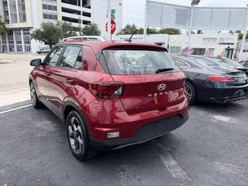 Used 2024 Hyundai Venue Limited FWD image 7
