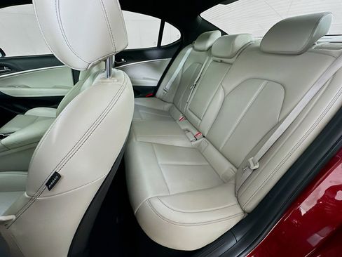 Used 2022 Genesis G70 2.0T image 27