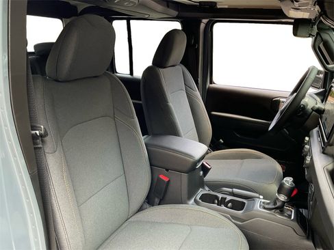 New 2025 Jeep Gladiator Sport image 27