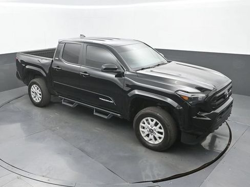 Used 2024 Toyota Tacoma SR5 AWD/4WD image 13