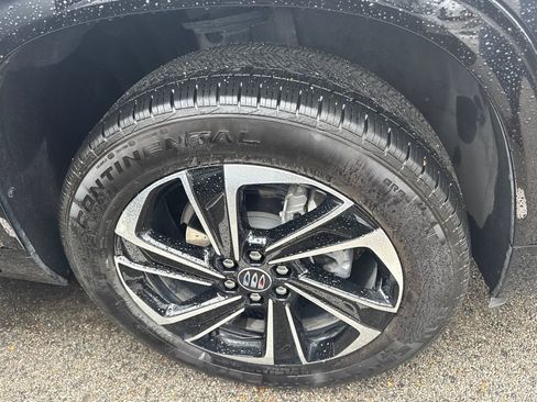 Used 2025 Buick Enclave Sport Touring image 7