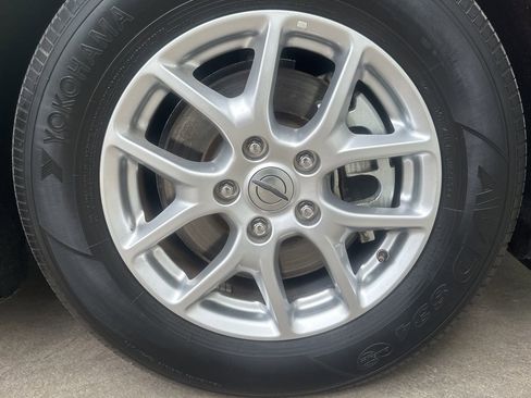 Used 2023 Chrysler Pacifica Touring-L image 26