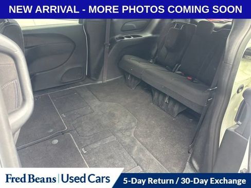 Used 2024 Chrysler Pacifica Touring FWD image 14