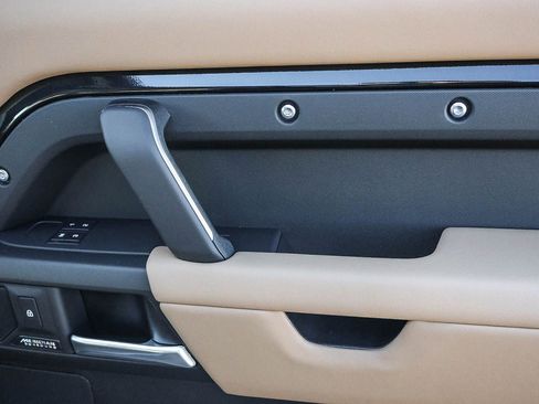 New 2026 Land Rover Defender 110 X-Dynamic SE AWD/4WD image 19