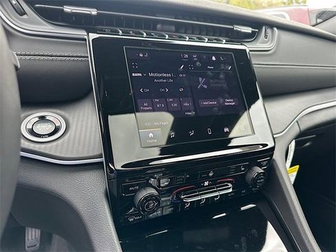 New 2025 Jeep Grand Cherokee Altitude image 21