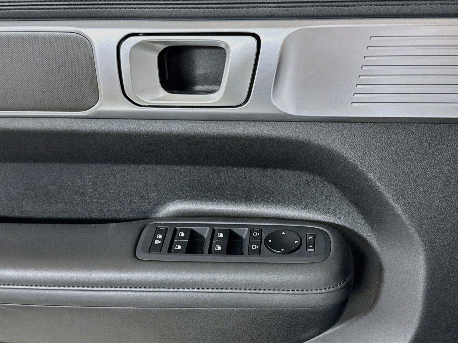 Used 2026 Hyundai Santa Fe SEL FWD image 16