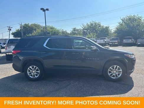 Used 2020 Chevrolet Traverse LT FWD image 2
