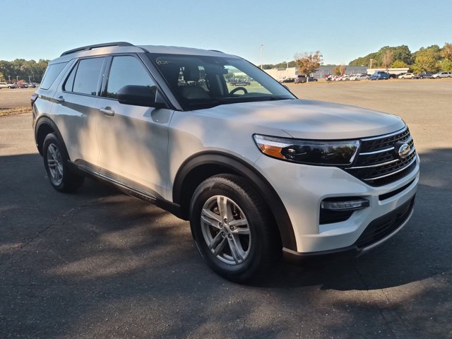 Certified 2023 Ford Explorer XLT w/ Equipment Group 202A AWD/4WD image 1