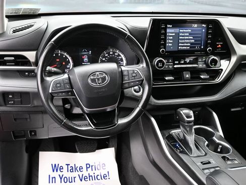 Used 2021 Toyota Highlander LE image 32