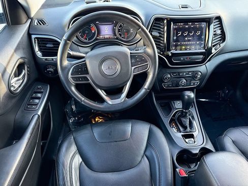 Used 2019 Jeep Cherokee Limited FWD image 17