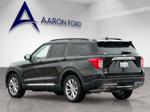 Used 2024 Ford Explorer XLT w/ Equipment Group 202A image 3