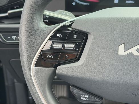 Used 2025 Kia Niro LX FWD image 15