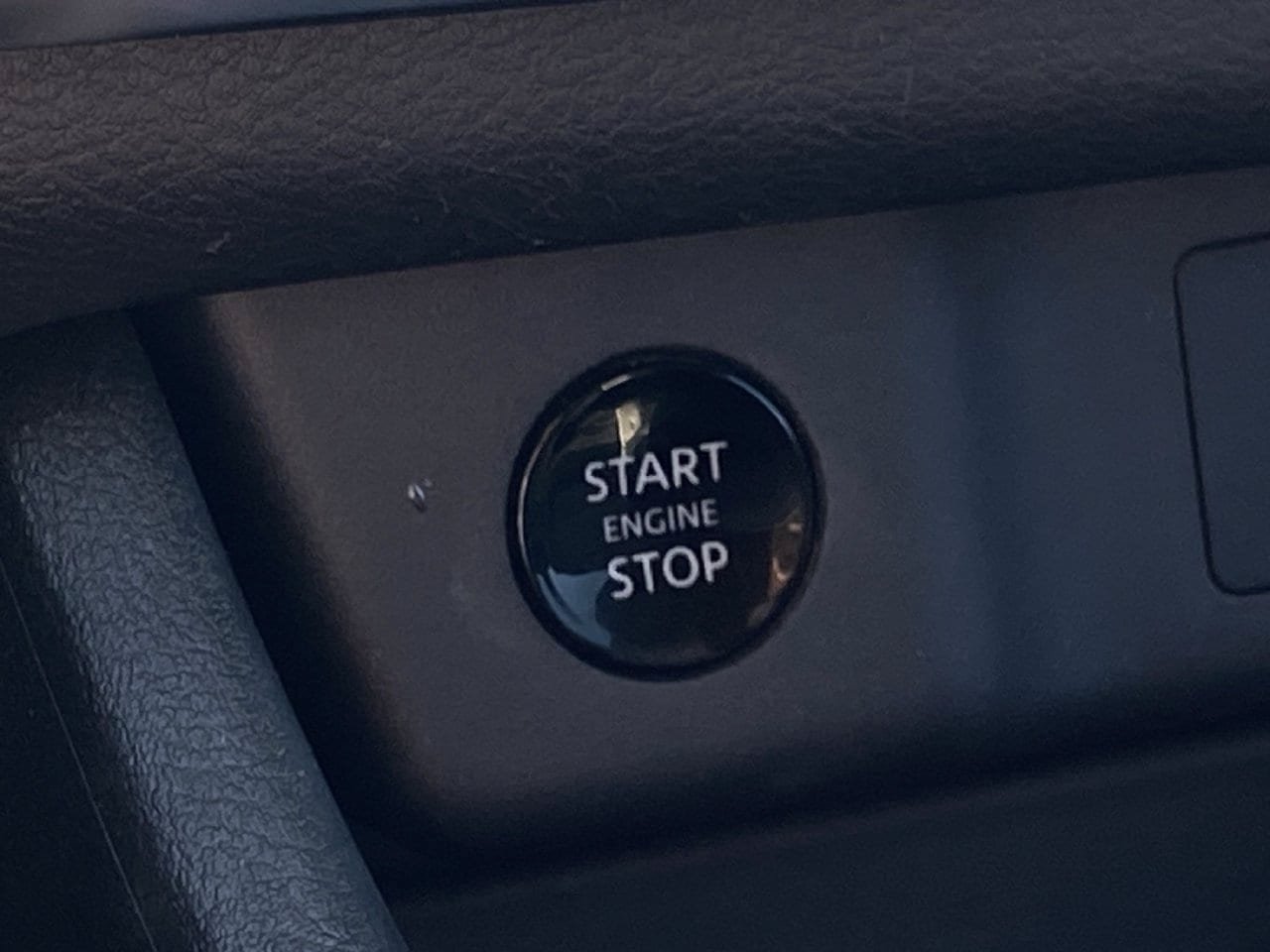 Certified 2025 Nissan Rogue SV AWD/4WD image 9