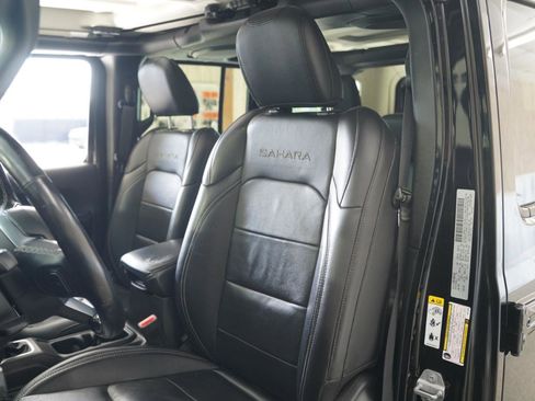 Used 2018 Jeep Wrangler Unlimited Sahara AWD/4WD image 26