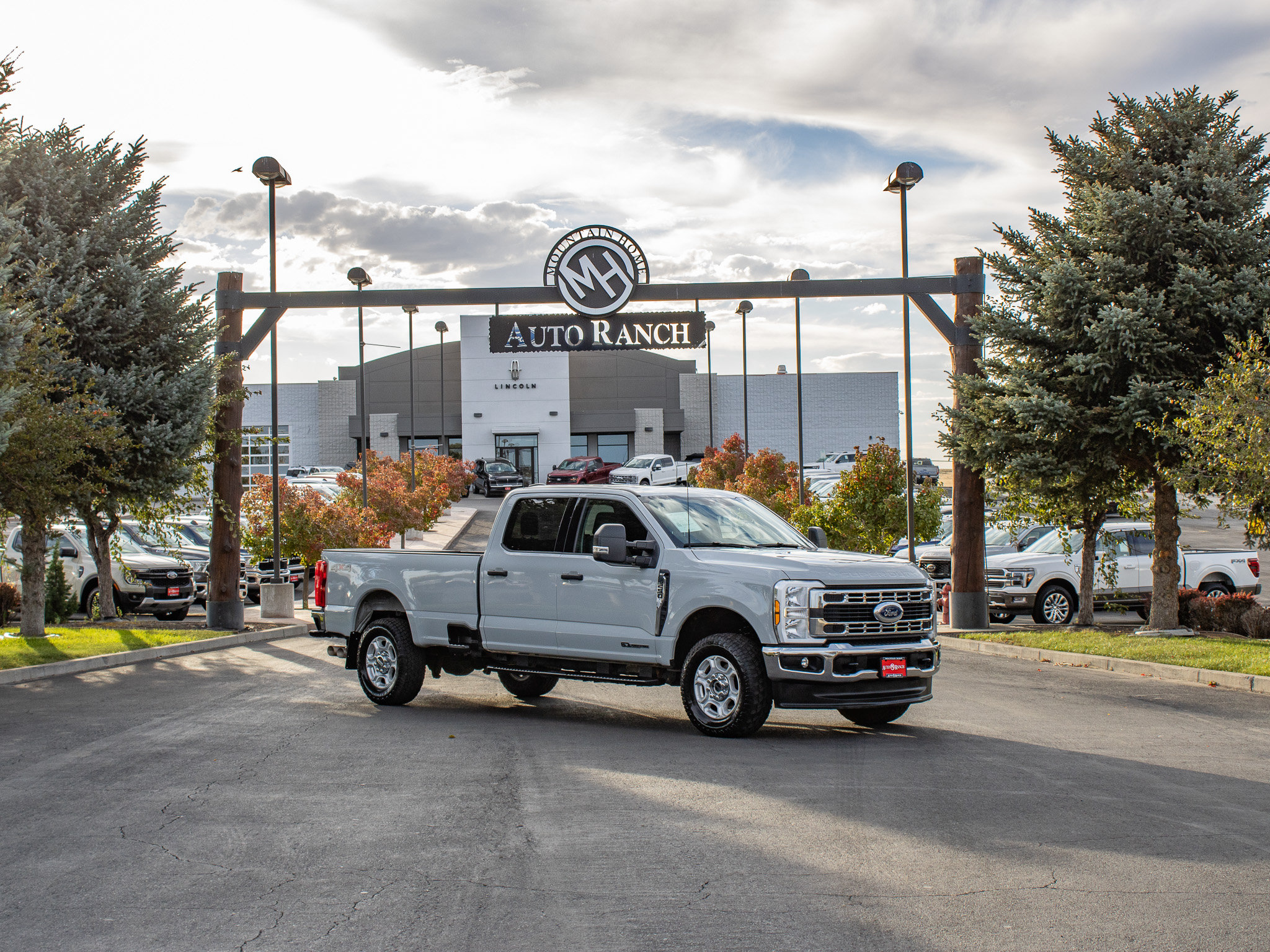 Used 2025 Ford F250 XLT AWD/4WD image 1