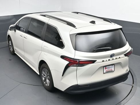 Certified 2021 Toyota Sienna XLE image 37
