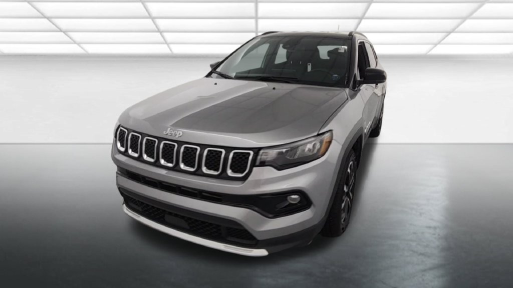 Used 2024 Jeep Compass Limited AWD/4WD image 2