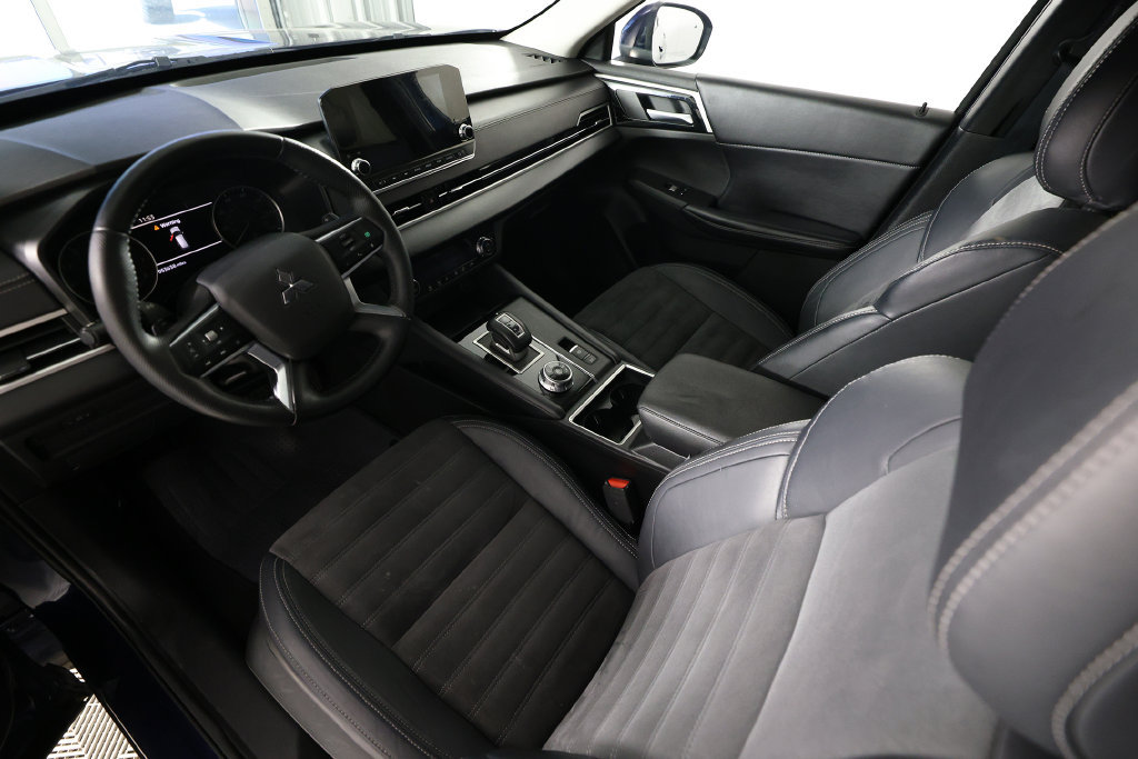 Used 2023 Mitsubishi Outlander SE FWD image 18