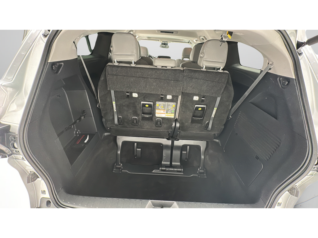 Used 2025 Toyota Sienna XLE FWD image 25